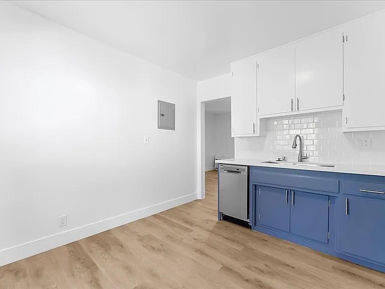 6615 Franklin Ave. — Photo 3