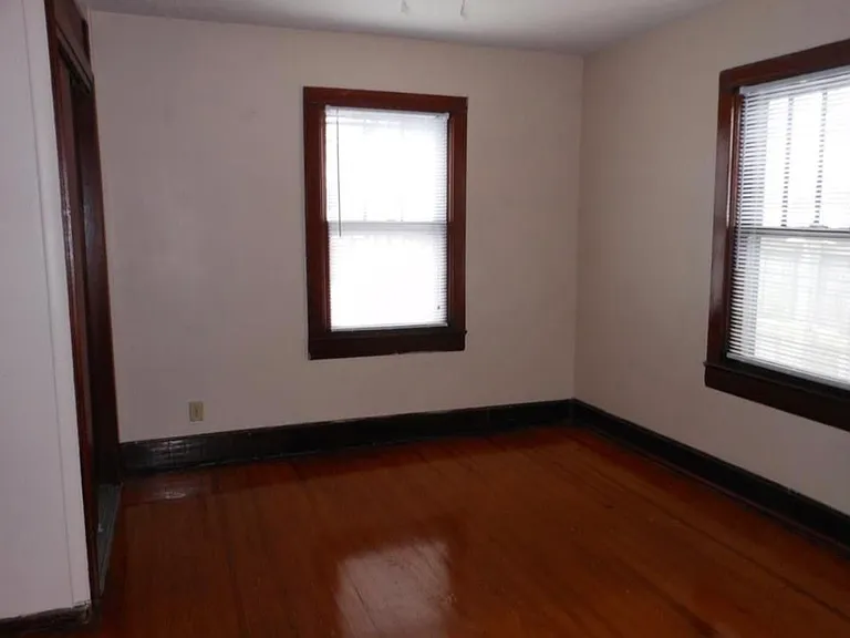 2135 W Elm St — Photo 5
