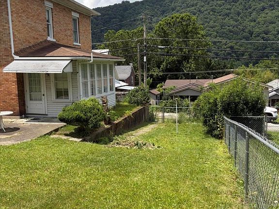 5th image of 211 9th Ave