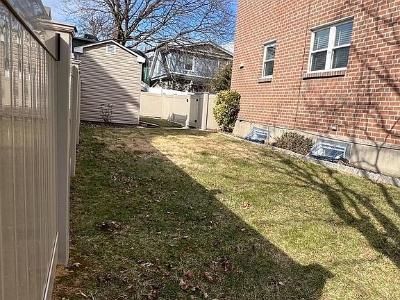 3rd image of 4005 Berry Ave