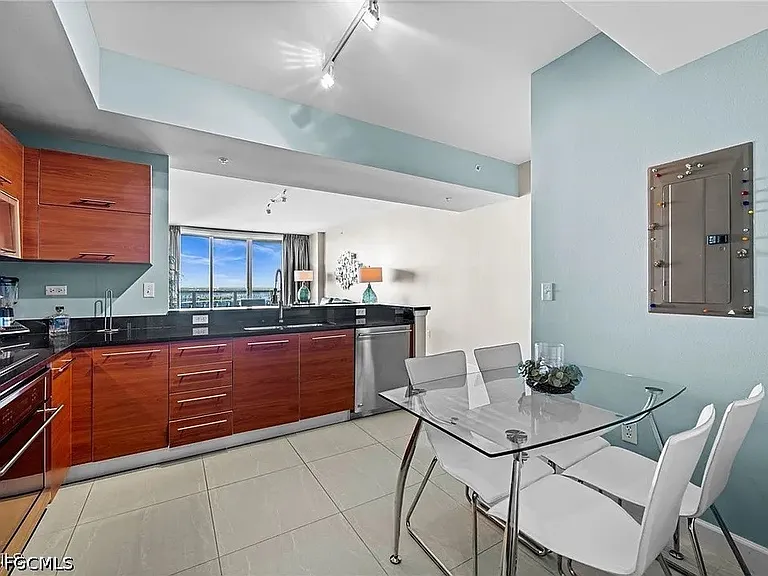 3000 Oasis Grand Blvd #2402 — Photo 8
