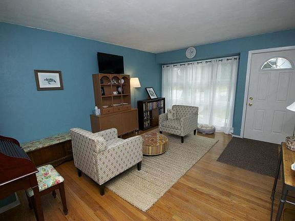 3rd image of 171 Riverview Ave