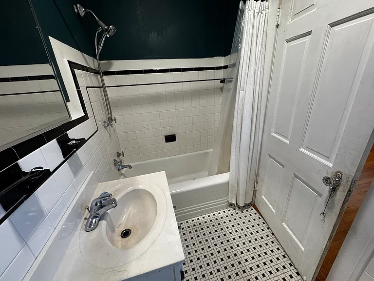 812 S Broad St — Photo 4