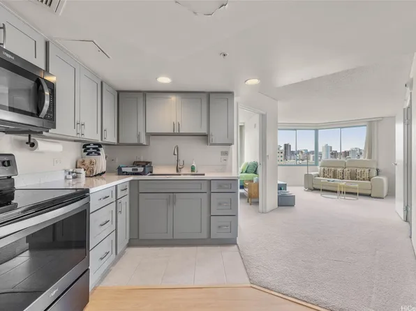 1314 Kalakaua Ave APT 912, Honolulu, HI 96826