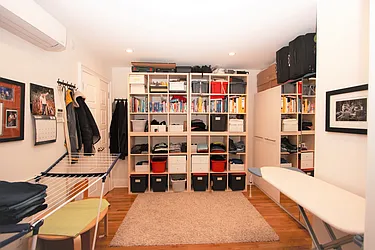 Rented by R New York