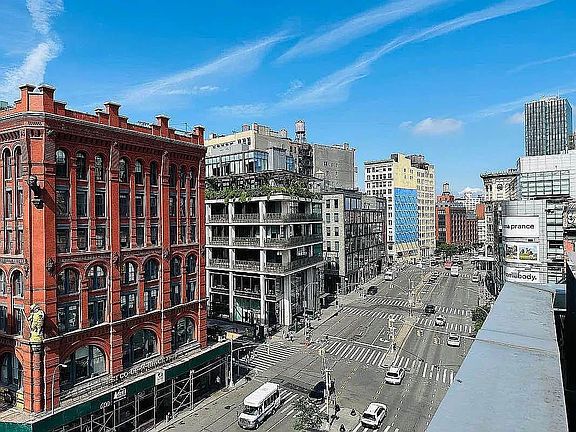 3rd image of 298 Mulberry St APT 3L