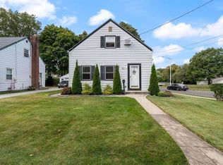 2 Wingate Rd, Valley Stream, NY 11581