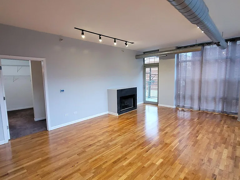 1200 W Monroe St #420 — Photo 59
