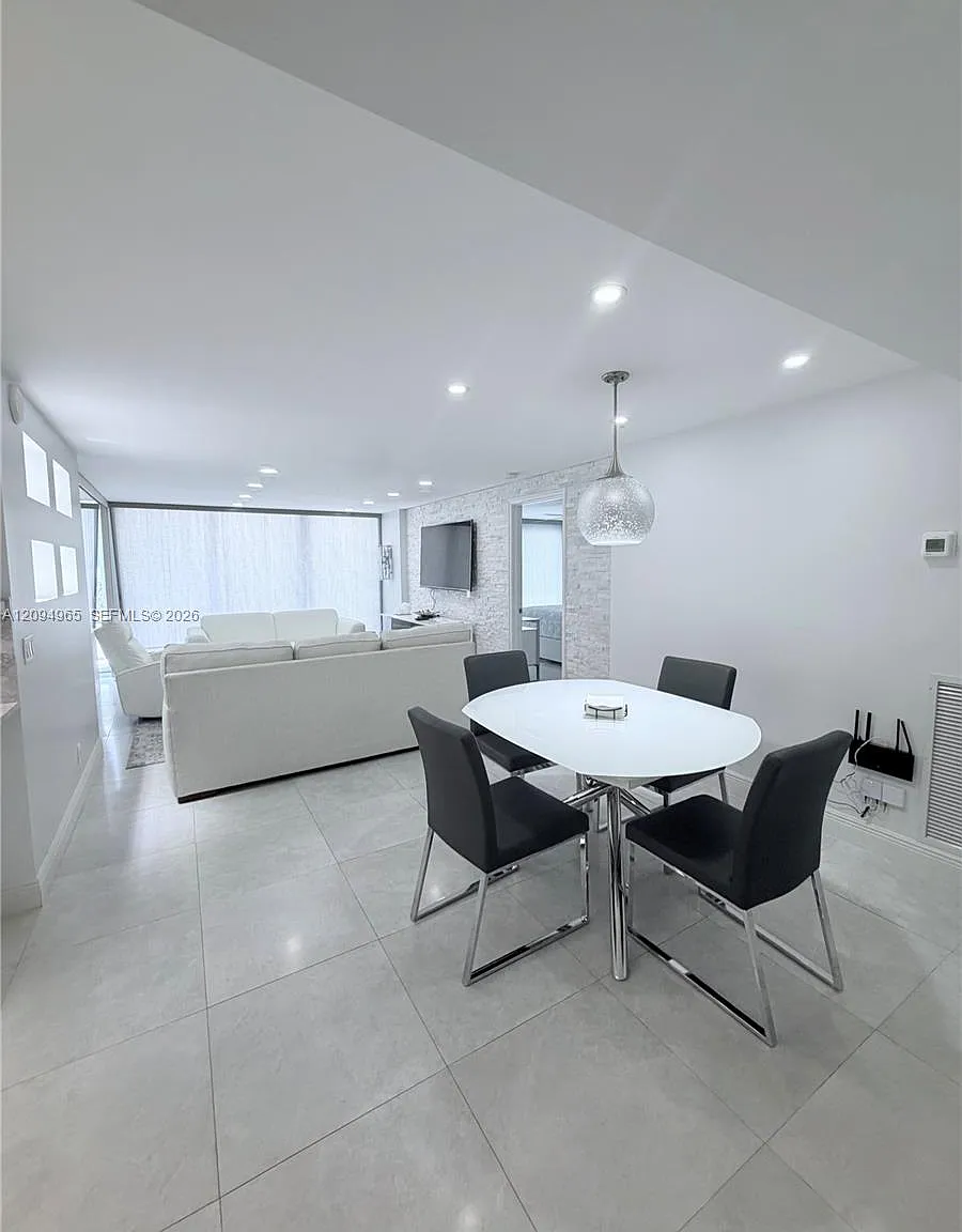 Silver Thatch Atlantic Pl — Photo 2