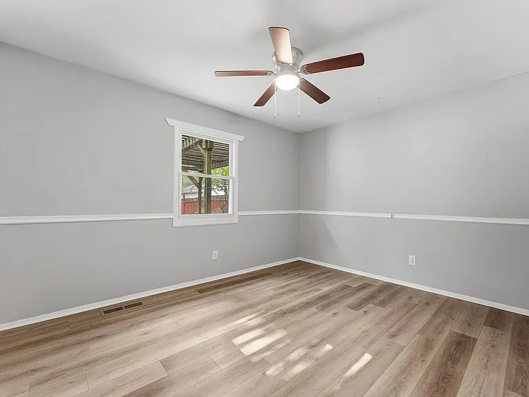7365 Chennault Dr — Photo 25