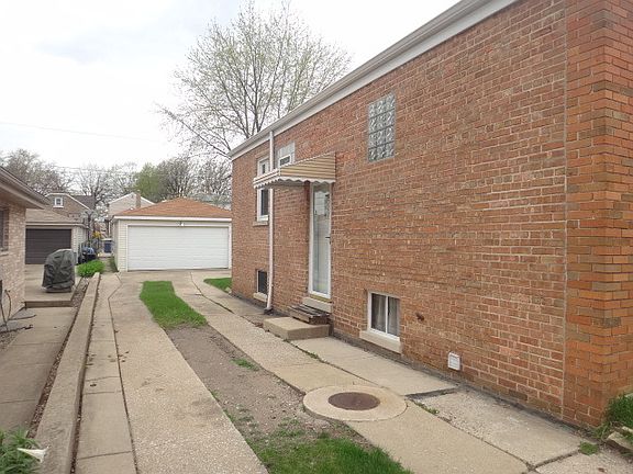 3rd image of 4022 Elmwood Ave