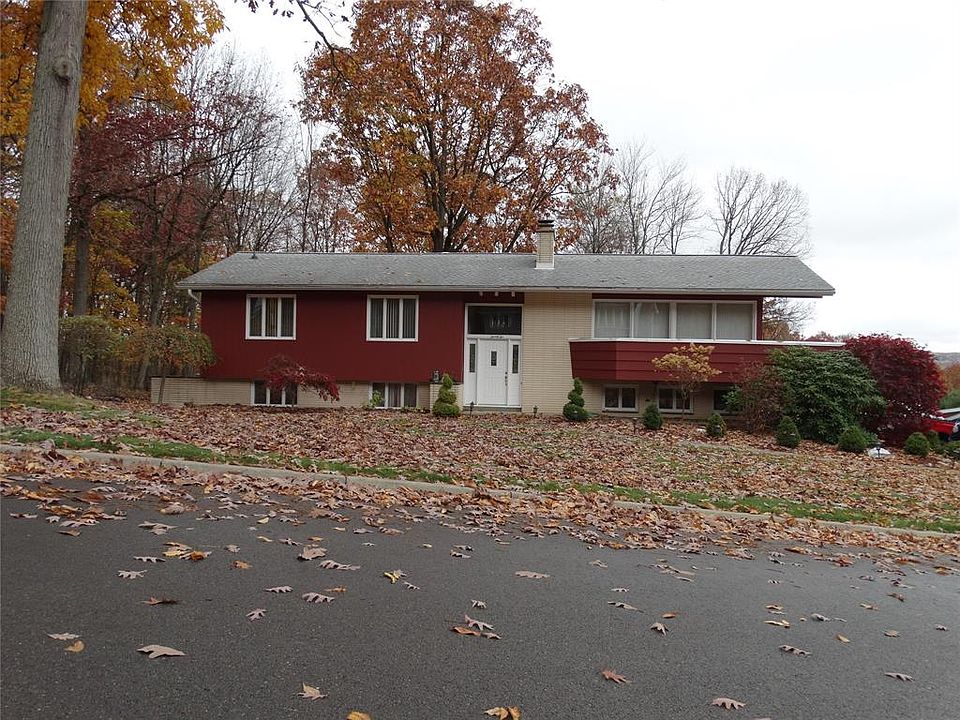 1st image of 22 Oakridge Dr