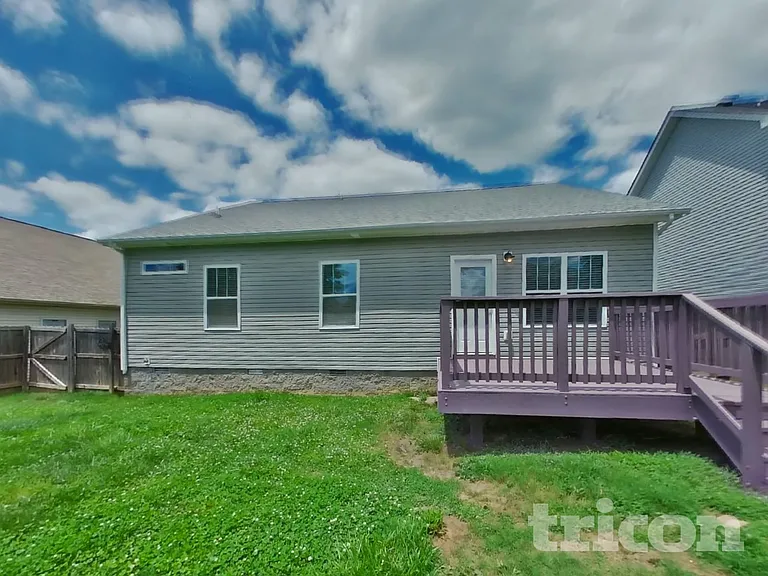 549 Medallion Cir — Photo 17