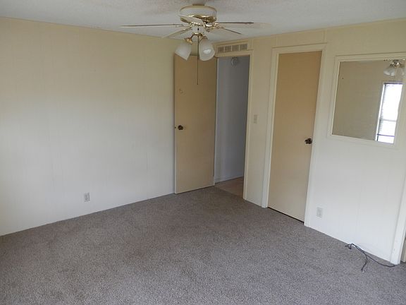 3rd image of 612 Fairway Ct