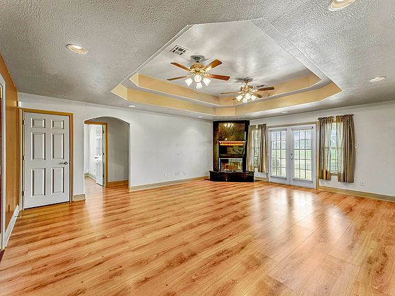 3rd image of 6853 Calder St