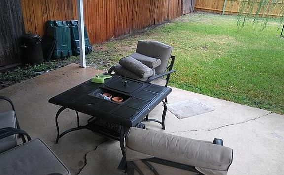 4th image of 1110 Thorn Creek Pl