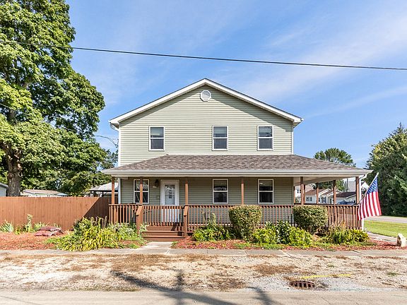 2nd image of 402 Park St