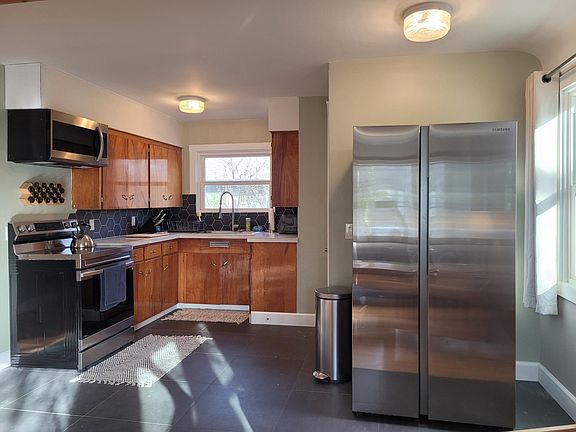 Full kitchen with new stainless steel appliances