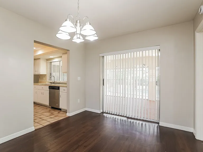 2130 SE 9th Ter — Photo 5