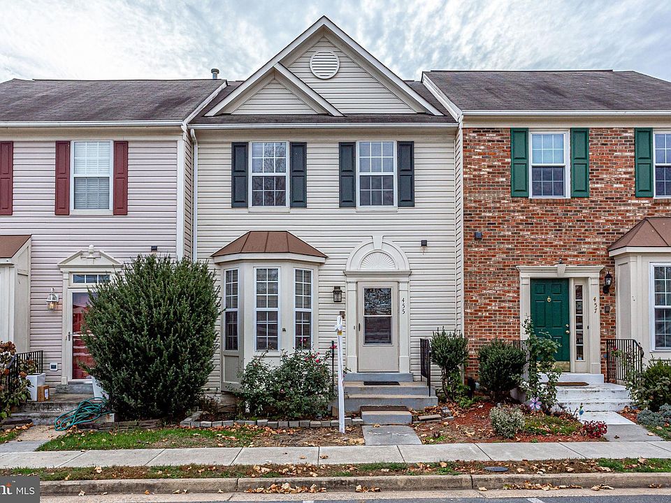 1st image of 455 Silverbell Ter NE