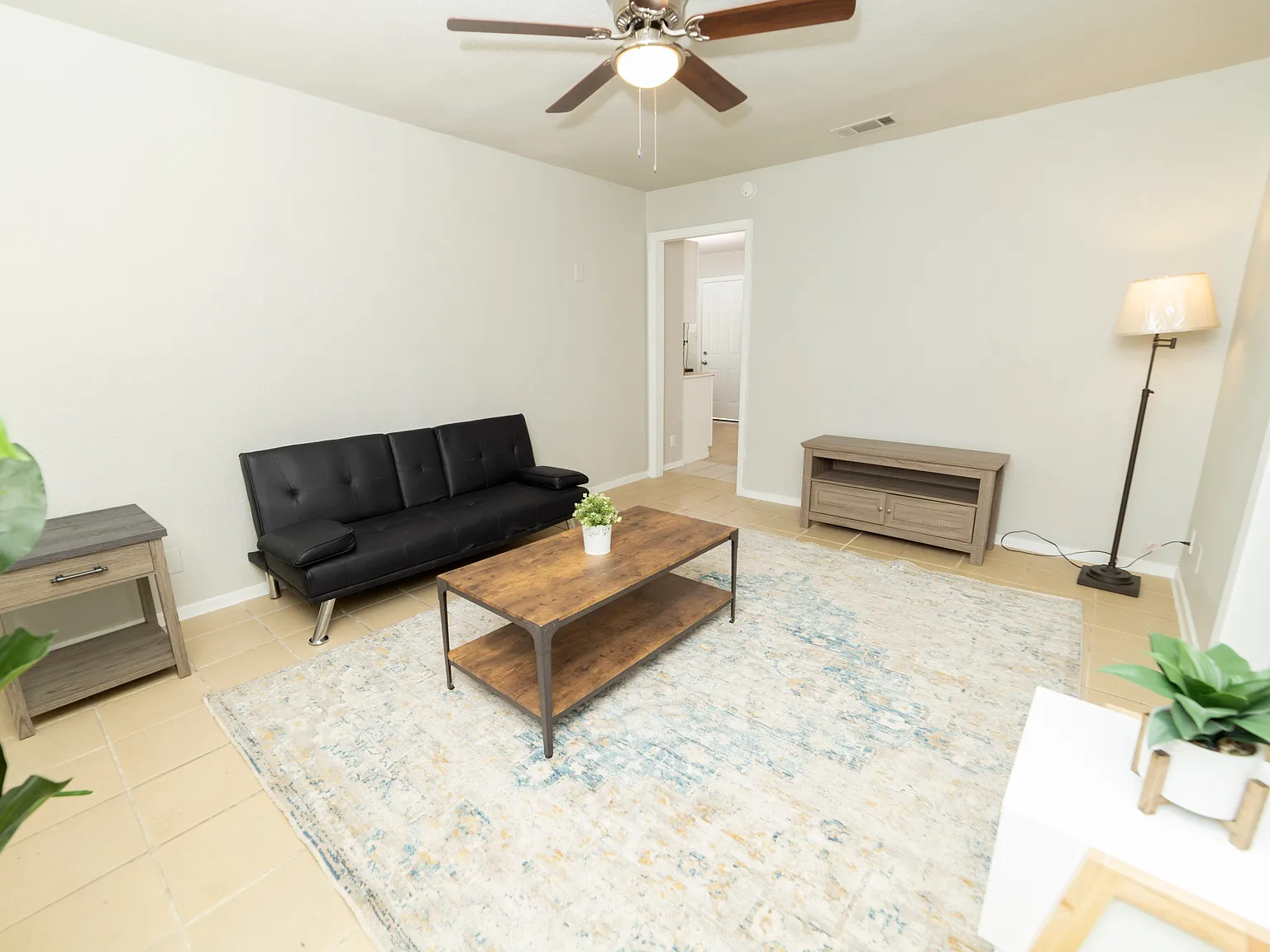 3 bed, 966 sqft, $1,350 — Photo 3