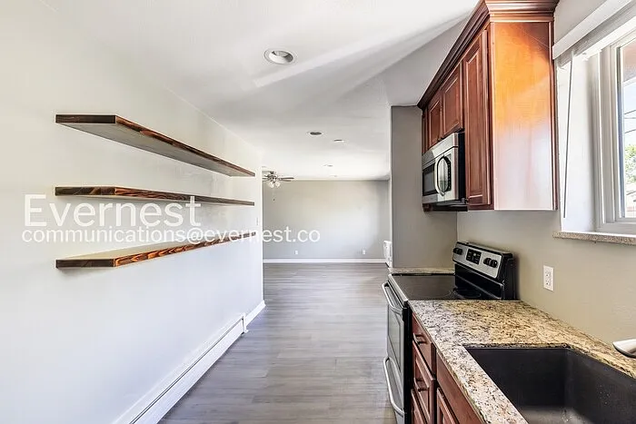 2 bed, 1.0 bath, 955 sqft, $1,700 — Photo 4