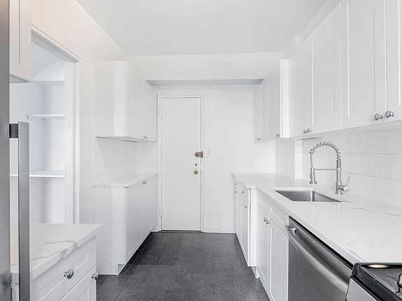 5th image of 150 E 56th St Ph B
