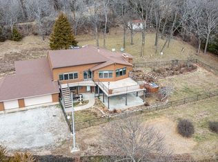 20348 219th St, Tonganoxie, KS 66086