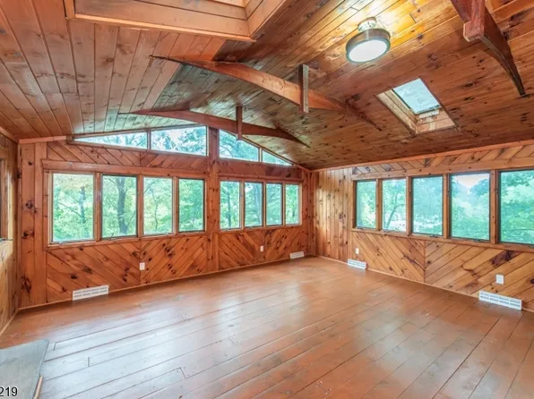 8 Weaver House Cove Rd, Byram Twp., NJ 07821