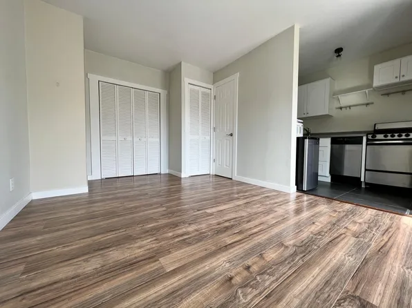 902 N 72nd St, Seattle, WA 98103