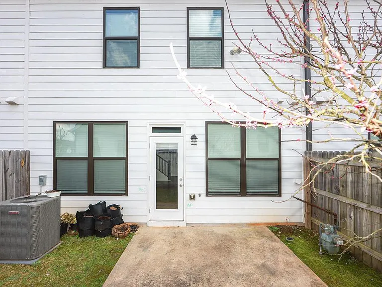 7 Steelwood Ct — Photo 26