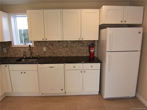 5th image of 229 11th St APT C