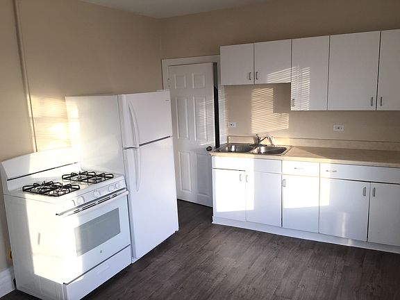 2nd image of 1637 Park Ave #2