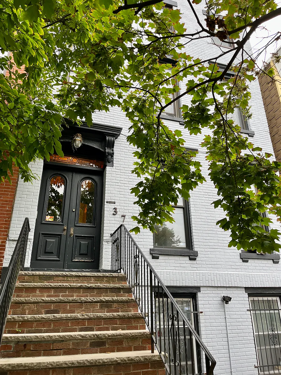 Building Photo - 37 Waverly St #1