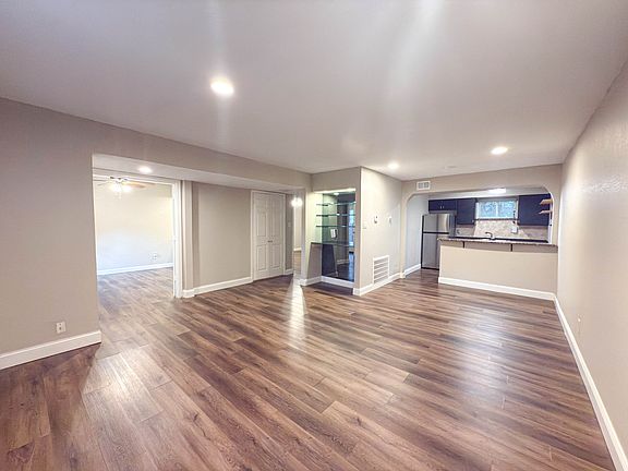 5th image of 4206 Hawthorne Ave #105