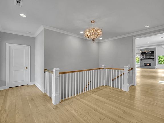 5th image of 785 Fontwell Ln