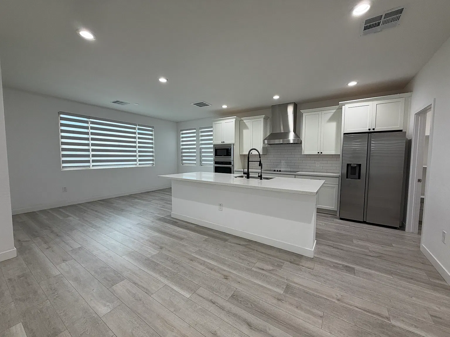 5 bed, 3.0 bath, 2681 sqft, $2,795 — Photo 4