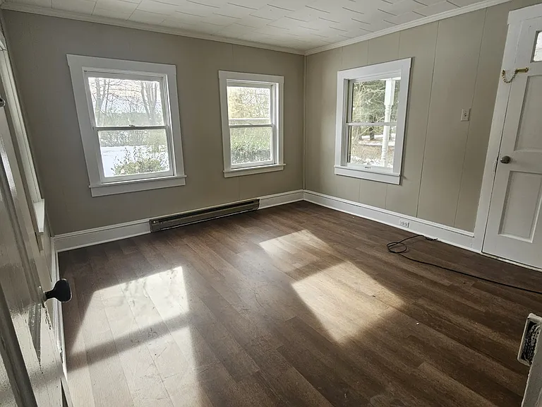 152 E Bell St — Photo 8