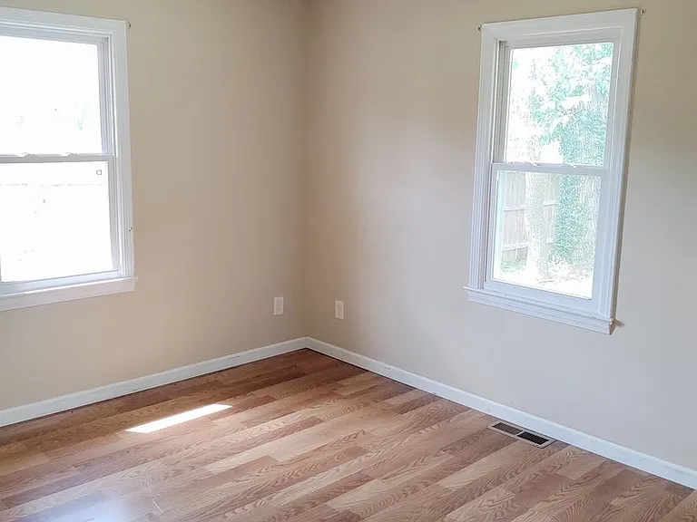 2131 W Phelps St — Photo 7