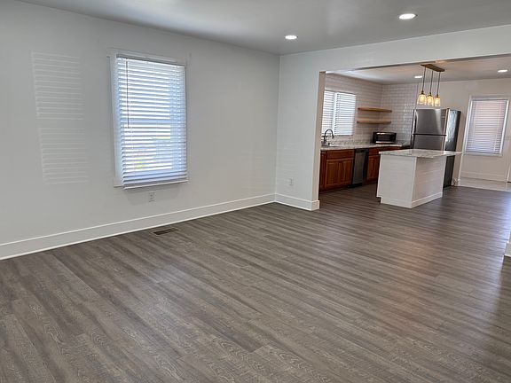 5th image of 1117 Crossland Ave