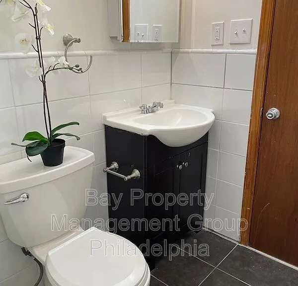 1432 W Venango St #1 — Photo 12