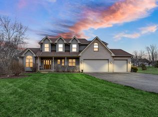 7002 Tall Grass Ct, Spring Grove, IL 60081