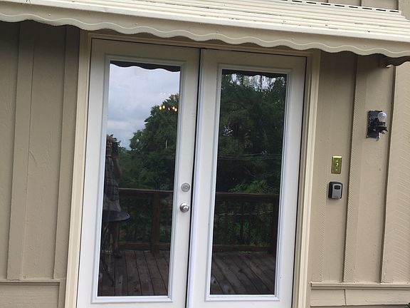 2nd image of 904 Shingle Rd