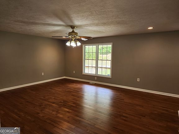2nd image of 1077 Moran Lake Rd