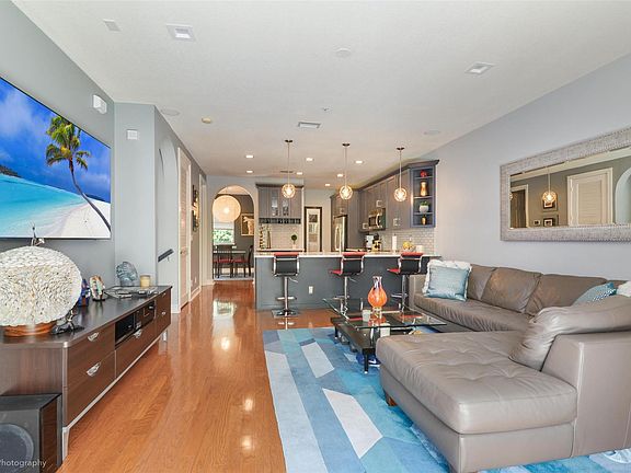 5th image of 2306 NE 9th Avenue