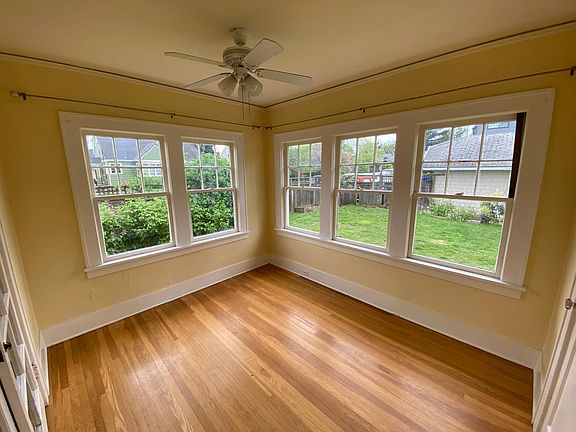 Sun room/bedroom/office!