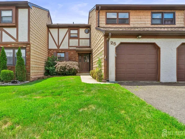 25 Chesterfield Way, Sayreville, NJ 08872