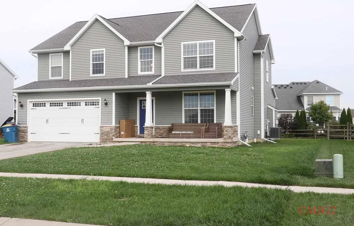 4 bed, 2.5 bath, 2471 sqft, $3,550 — Photo 2