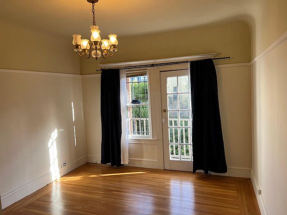 4th image of 627 Oak St #1/2