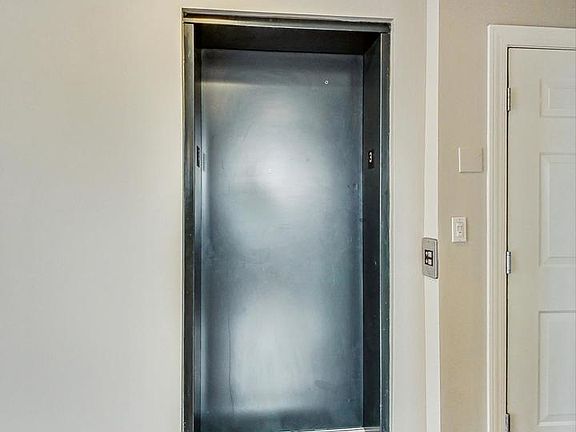 2nd image of 5107 N Western Ave APT 3S